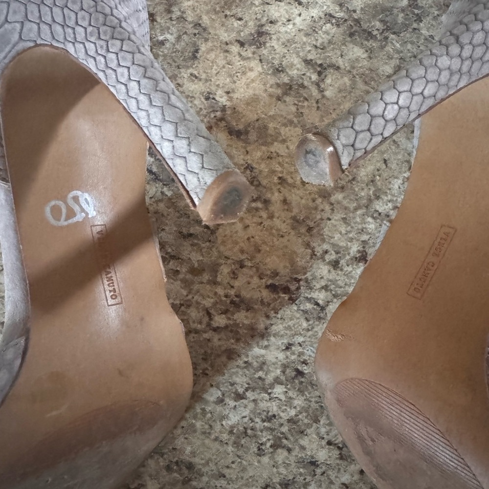Vince Camuto Grey Snake Skin Heels with open back size 8 - Picture 4 of 7